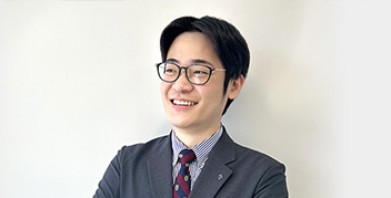 サービス本部　佐藤 瞭