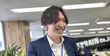 本社営業本部　酒井 信之介